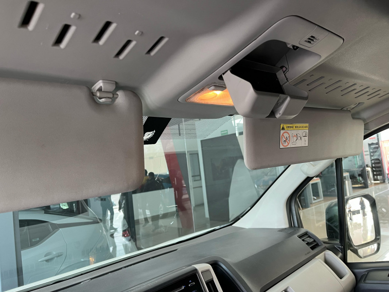 Toyota Comerciales Hiace Panel 5 pts. DX Superlarga, toldo alto, TM5 (línea nueva) 2020